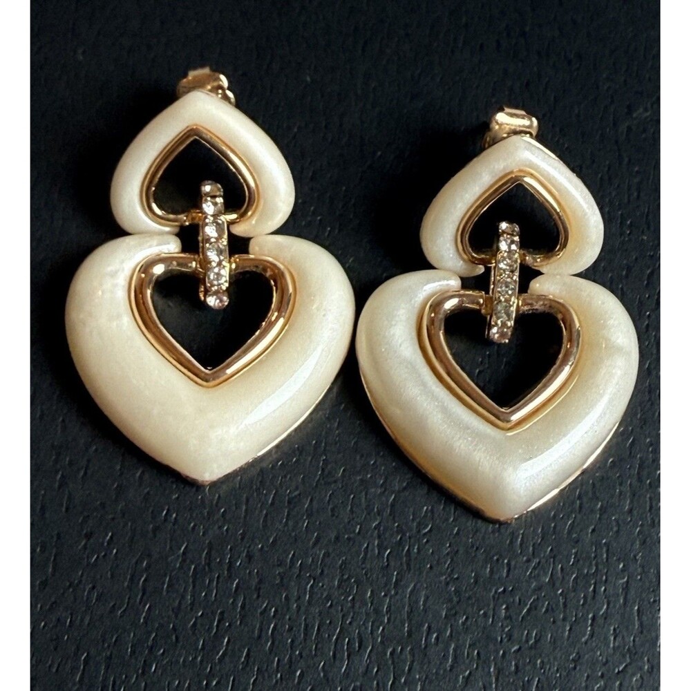 Vintage Avon SAQ Cream Enamel Gold Tone Heart Doorknocker Drop Dangle Earrings